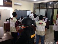 Selain DPRD Jatim, KPK Juga Geledah Dinas Peternakan terkait Suap