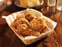Gara-gara Bawa 2 Potong Fried Chicken, Turis Ini Didenda Rp 14 Juta!