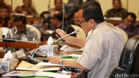 Ketua Komisi IV Edhy Prabowo memimpin raker membahas kondisi ketersediaan dan harga pangan jelang Lebaran.