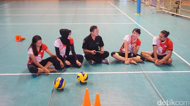 Timnas voli putri Yolla Yuliana, Aprilia Santini Manganang, Berllian Marsheilla, dan Wilda Siti Nurfadilah Sugandi