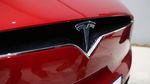 Mobil Listrik Tesla Model X Mengaspal di Jakarta