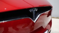 Mulai dari sistem autopilot, hingga pencegah tabrakan dan juga pengereman otomatis. 