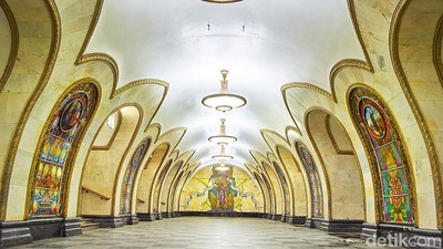 Cantiknya Stasiun Kereta Bawah Tanah Rusia
