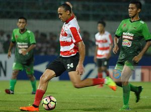 Adu Tajam Odemwingie dan Boaz