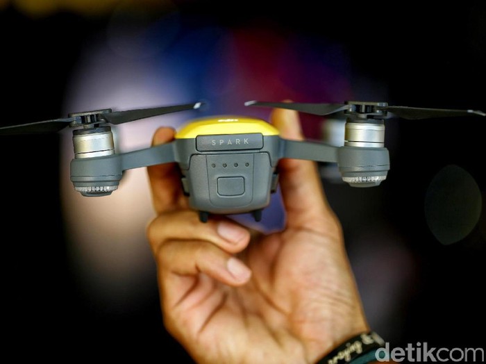 Drone pertama yang bisa dikendalikan dengan gerakan tangan