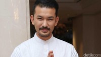 Tatapannya bikin salah fokus para cewek kayaknya nih. Pool/Ismail/detikFoto.