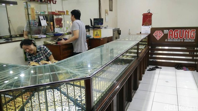 Ramai-ramai Jual Emas Habis Libur Lebaran