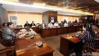 Rapat yang dipimpin Wakil Ketua DPR Bidang Politik dan Keamanan Fadli Zon sempat berlangsung terutup di gedung Nusantara III DPR lantai 3, Senayan, Jakarta, Rabu (7/6/2017).