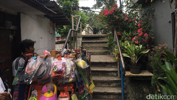 Nasib Jalur KA Belanda di Salemba: Rel Jadi Pembatas Jalan