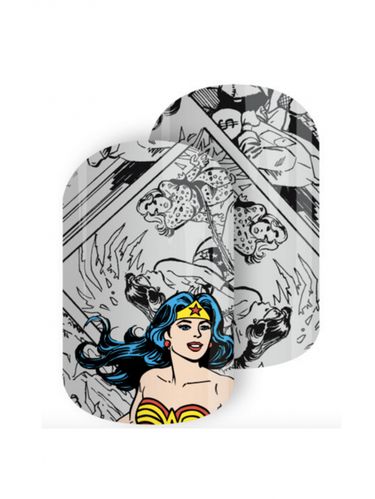 Kuku Palsu Gambar Wonder Woman yang Bikin Gemas Mau Pakai