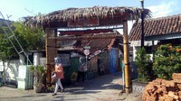 Luwiyanto (48), desainer lukisan menjelaskan makna di balik lukisan indah itu. Ada kisah Adeging Kutho Semarang, asal usul Bergota, juga kisah Laksamana Ceng Ho, dan masih banyak yang lainnya (Angling/detikTravel)