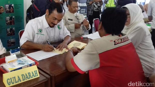 Sopir Bus Jalani Cek Kesehatan di Terminal Tirtonadi Solo