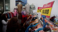 Selain hasil laut beberapa kebutuhan sehari-hari juga tersedia disini.
