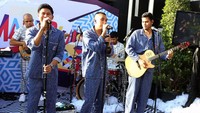 RAN turut menampilkan singlenya itu dengan set panggung yang cukup unik. Pool/Palevi S/detikFoto.