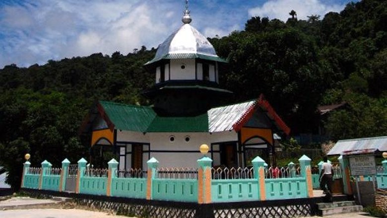 Masjid Wertuer, masjid tertua di Tanah Papua (Dadang Lesmana/ACI) Masjid Wertuer, masjid tertua di Tanah Papua (Dadang Lesmana/ACI)