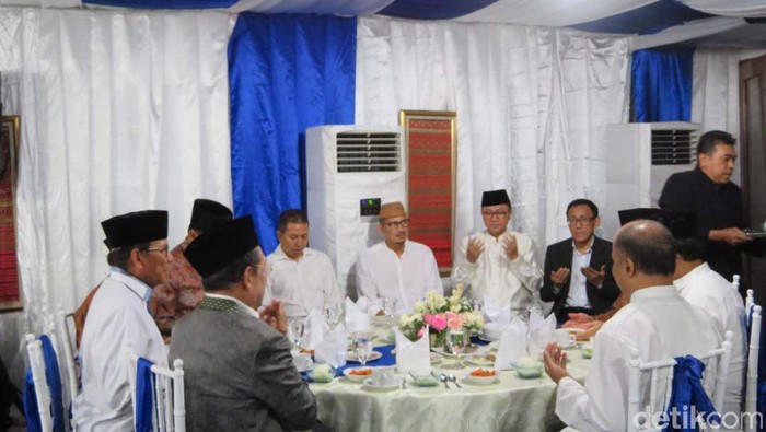 Sandiaga Hadiri Buka Bersama ICMI di Rumah Zukifli Hasan