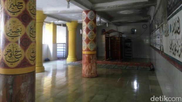 Ruang salat untuk pria di Masjid Seribu Pintu (Syanti/detikTravel)