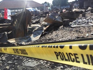 Pedagang Pasar Pasrepan Bangun Lapak di Lokasi Kebakaran