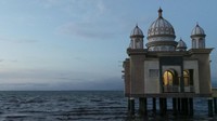 Beginilah rupa Masjid Arkam Babu Rahman sebelum terkena tsunami. Masjid terapung yang juga jadi daya tarik wisatawan saat berkunjung ke Palu (Afif Farhan/detikTravel)