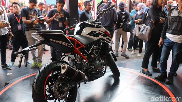 KTM Luncurkan Duke 250 dan Duke 390