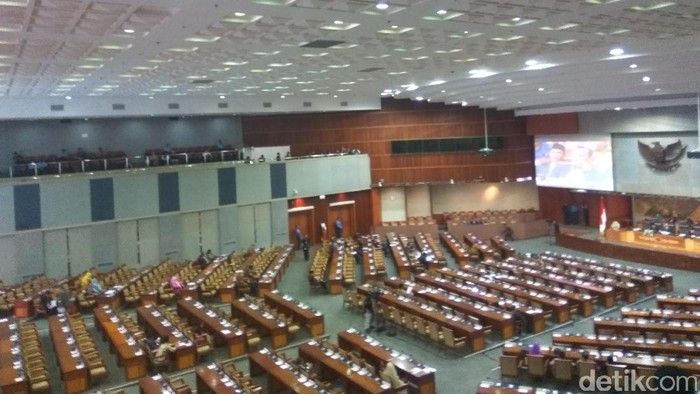 DPR Gelar Paripurna Komisioner KPAI dan DKPP, 253 Anggota Absen