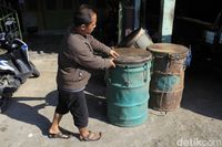 Ramadan, Berkah Bagi Pengepul Kulit Sapi di Soreang Bandung