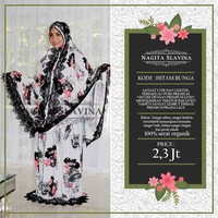 Artis Nagita Slavina konsisten merilis mukena untuk Lebaran sejak 2016. Mukena yang hadir dengan desain spesial itu hadir dengan campuran material premium dari viscose dengan linen. Ada juga detail renda Prada yang membuatnya tampak cantik. Mukena Nagita dijual di atas Rp 2 juta. Foto: Instagram