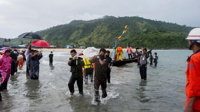 31 Jasad Korban Jatuhnya Pesawat Militer Myanmar Telah Ditemukan