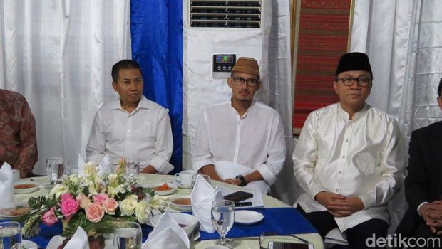 Sandiaga Uno di buka bersama di rumah Zulkifli Hasan / 