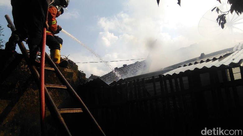Gudang Toko Swalayan Terbakar di Bantul Gudang Toko Swalayan Terbakar di Bantul