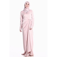 Adapun pilihan busana yang akan membuat Anda terlihat anggun juga elegan dengan model gamis dari dua selebriti Zaskia Sungkar dan Shireen Sungkar lewat brand mereka Zashi. Foto: Instagram