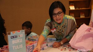 Ada juga Lusy Rahmawati yang pernah bekerja mengurus lansia di Australia. Foto: Hanif Hawari/detikHOT