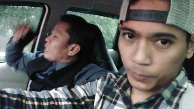 Jadi Driver Taksi Online, Ini Gaya Aris Idol