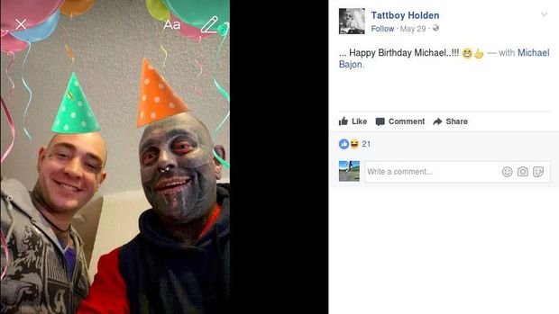 Tattboy Holden, Pria dengan Tato di Sekujur Tubuh, termasuk Matanya