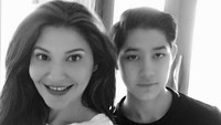 Teuky Rassya dengan Tamara Bleszynski (Foto: Dok. Instagram/tamarableszynskiofficial)