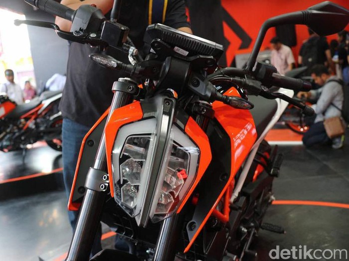 Lampu Depan Bermasalah, KTM Tarik Duke 390 dan 125
