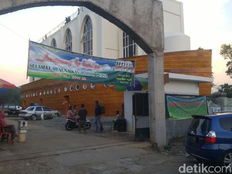 Masjid kapal ini viral di medsos (Angling/detikTravel)