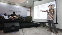 Berdasarkan hasil survei SMRC, Pilgub DKI 2017 tak mempengaruhi perpolitikan nasional.