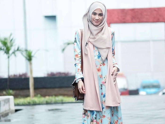 Model Gamis Zaskia Sungkar