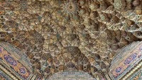 Perancangnya adalah Mohammad Hasan Memar, seorang arsitek Iran, dan Mohammad Reza Kashi Saz Sirazi. Pool/Ramin Rahmani Nejad.