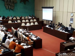 Dua Menteri Jokowi Rapat Bareng DPR Bahas Kesiapan Mudik Lebaran