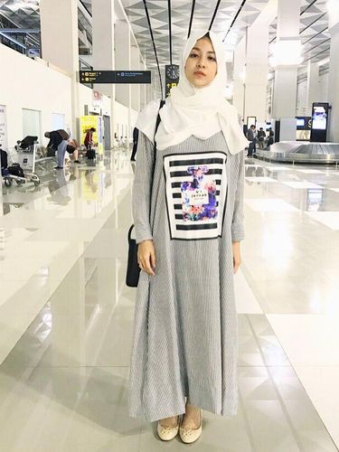 Inspirasi Baju Lebaran dengan Gamis Nagita  Slavina  Hingga 