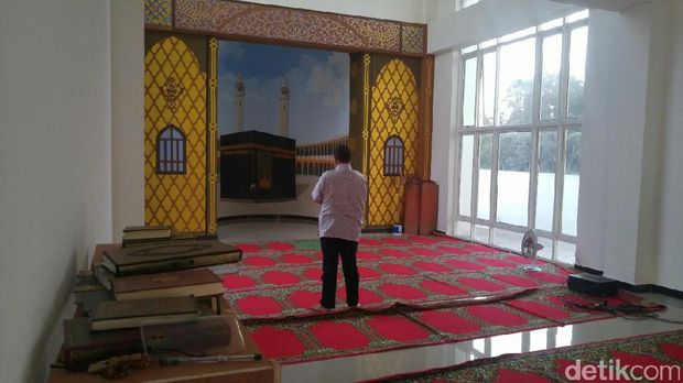 Ruang salat di dalam masjid kapal (Angling/detikTravel)