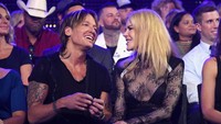 Keith Urban pun menyampaikan ucapan terimakasih atas dukungan yang diberikan sang istri, Nicole Kidman. Michael Loccisano/Getty Images for CMT