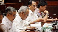 Sedangkan dari pelaku usaha penyedia sarana dan pra sarana transportasi dihadiri oleh perwakilan Jasa Marga, Perum Damri, PT KAI, Angkasa Pura I, Angkasa Pura II, Pelindo I-III hingga PT Pelni.