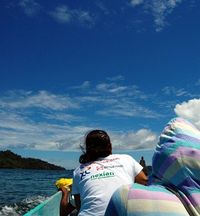 Naik perahu menuju ke Distrik Kokas (Dadang Lesmana/ACI)
