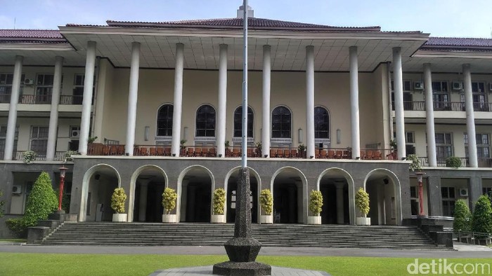 Universitas Gadjah Mada (UGM), Balairung Kantor Pusat UGM