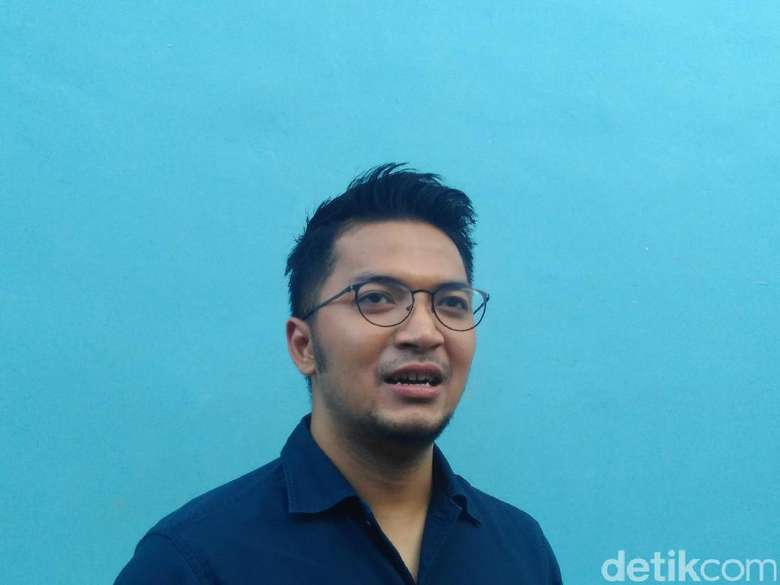 Ihsan Tarore Ceritakan Detik-detik Dirinya Tabrak Kontainer Ihsan Tarore Ceritakan Detik-detik Dirinya Tabrak Kontainer