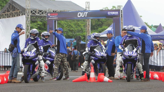 Aman Berkendara dengan All New R15