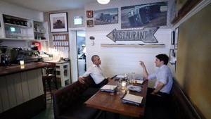 Makan Malam Akrab Obama & Trudeau Bikin Heboh Medsos